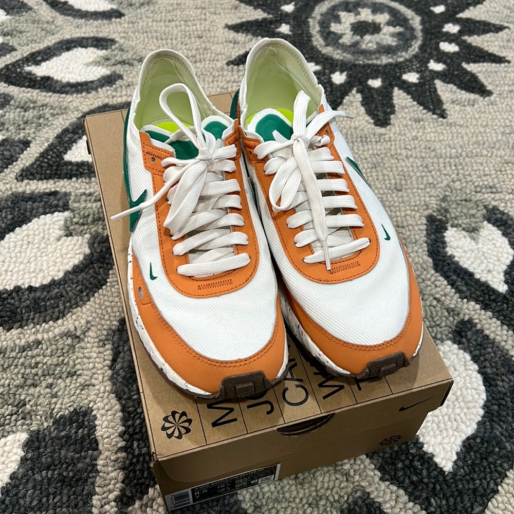 Nike (W)
